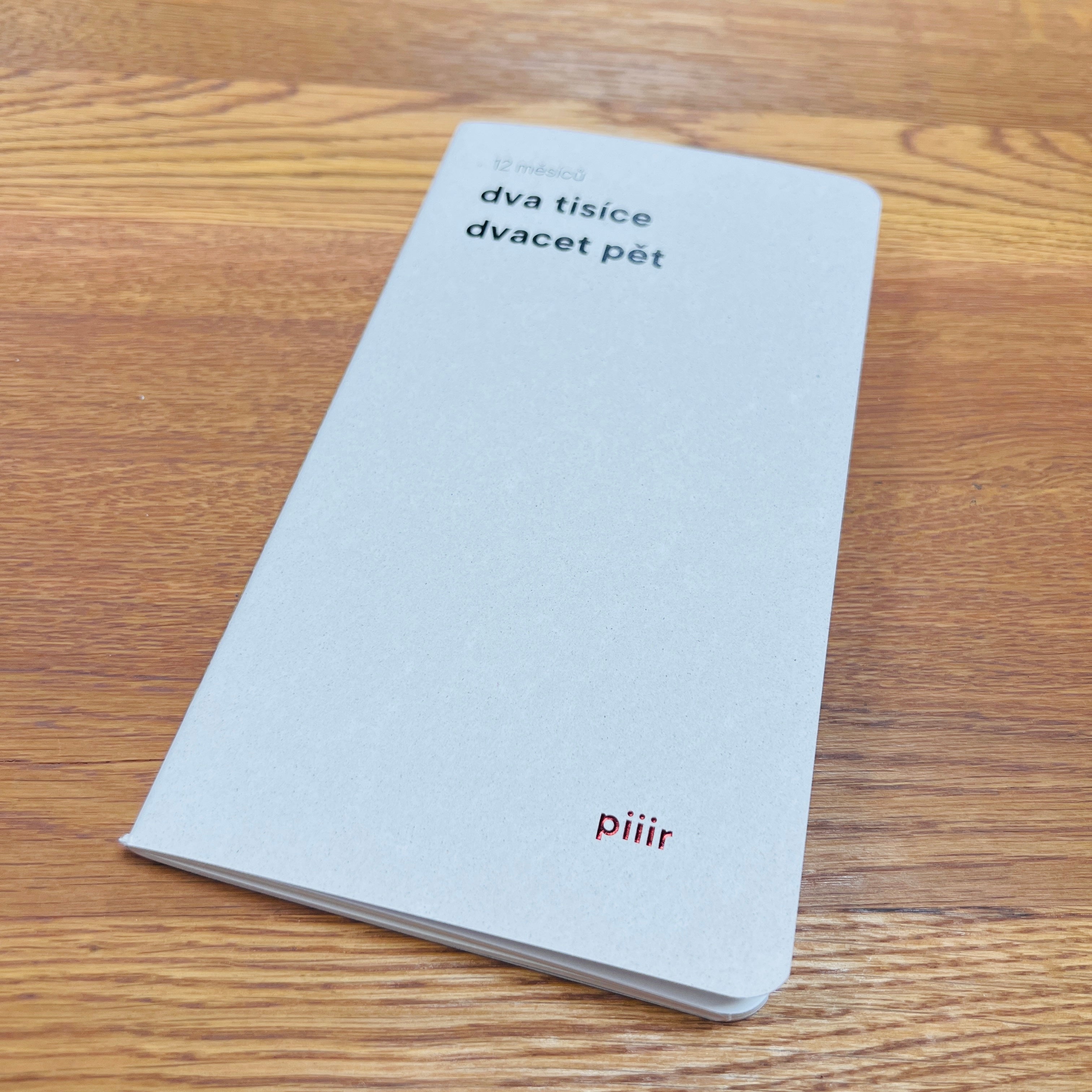 12 měsíců dva tisíce dvacet pět